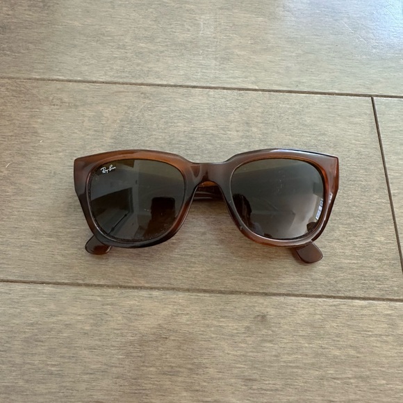 Ray Ban Wayfarer Sunglasses - Picture 1 of 7